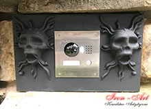 Metaloplastyka - ozdoba domofonu
